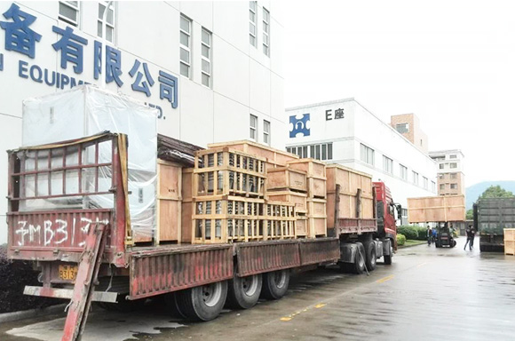 不朽情缘中央厨房装备发货现场