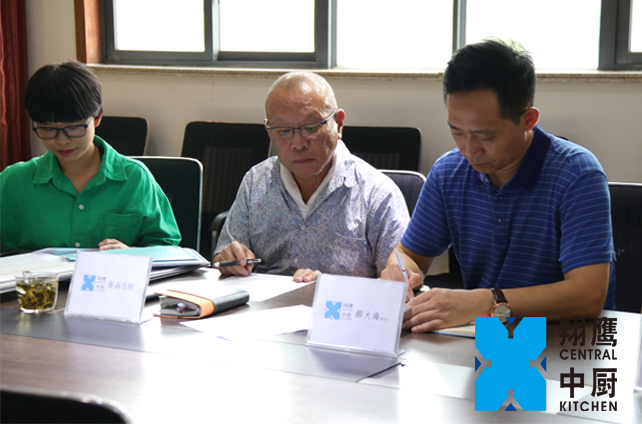 不朽情缘中央厨房装备约请日本专家照料-腾森茂树，签署相助协议中