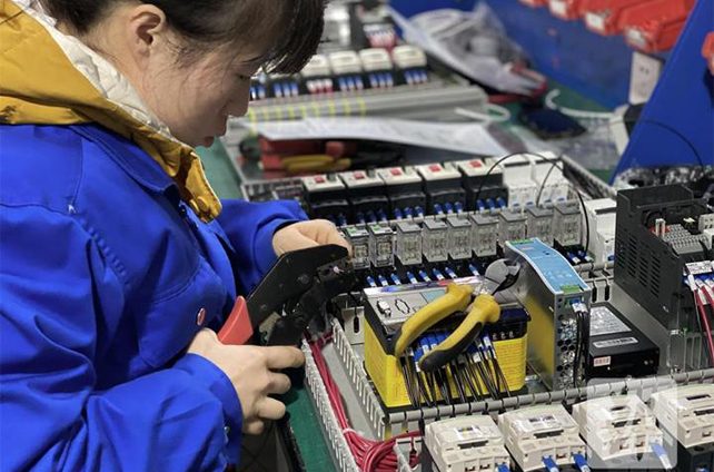 在不朽情缘中央厨房事情的员工眷属